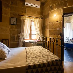 the-burrow-host-family-bed-breakfast.hotelssaintjulians.com/